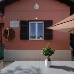 Agostina Villa *