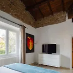 Agostina Villa *